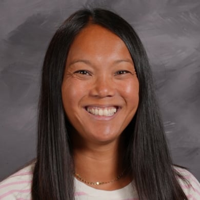 Leanne Bouwman smiling at the camera.